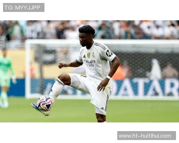 楚阿梅尼:我对阿隆索非常满意,他与安切洛蒂都是伟大的教练 楚阿梅尼:我对阿隆索非常满意,他与安切洛蒂都是伟大的教练