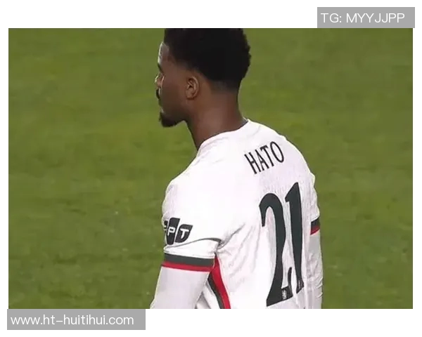 每体:两名巴萨球迷因向切尔西球迷看台投掷杂物被拘留 每体:两名巴萨球迷因向切尔西球迷看台投掷杂物被拘留